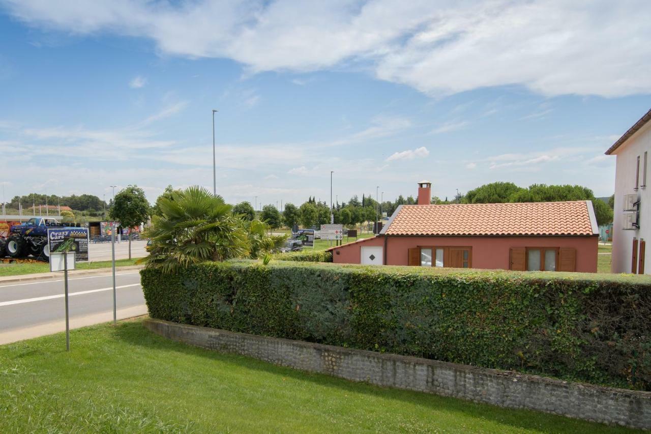 Alek Apartment Novigrad  Bagian luar foto